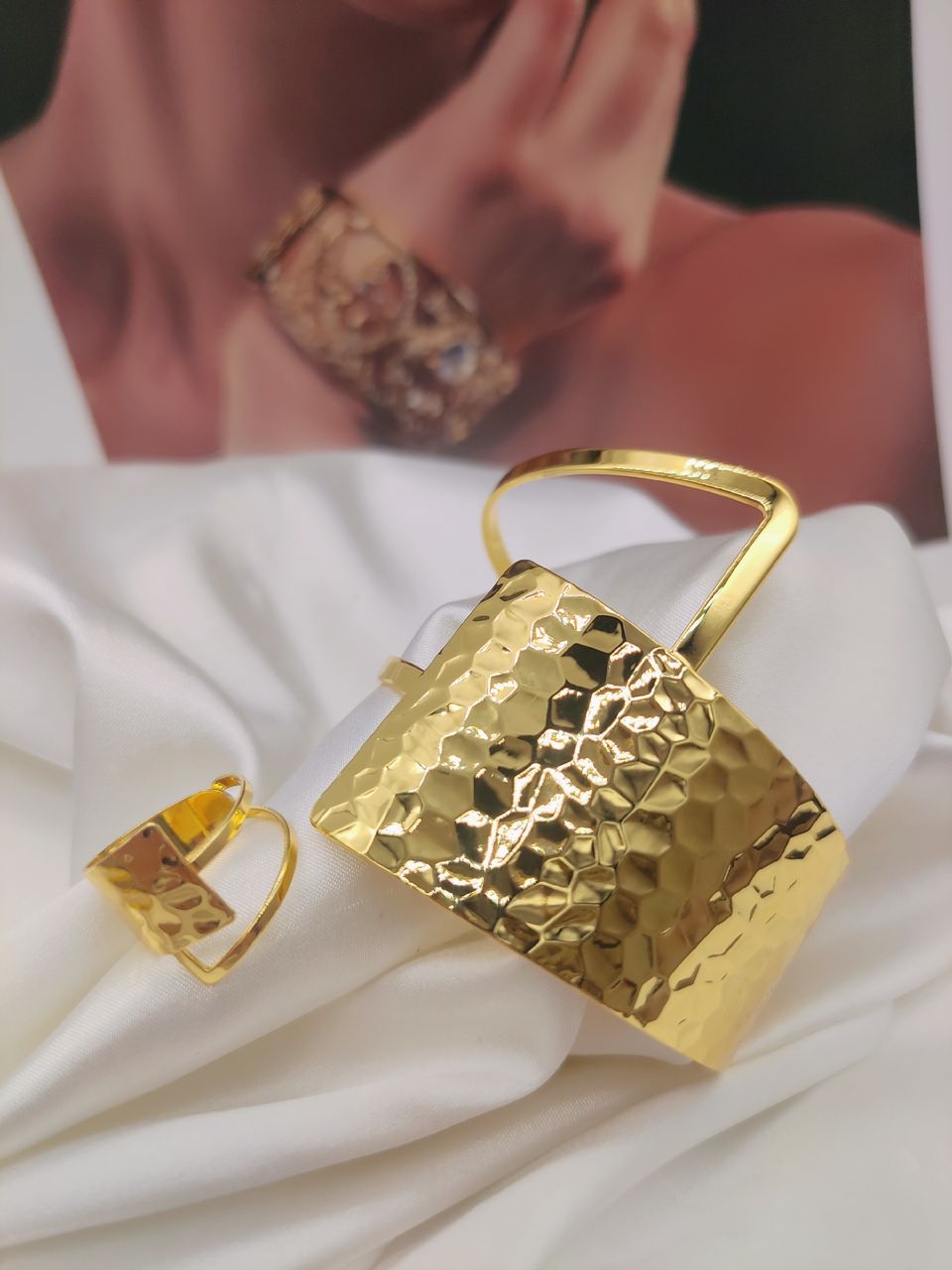 Bracelet